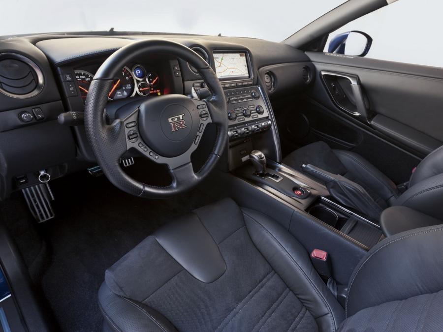  Nissan GT-R Black Edition 2010 года  (US) (фото 5 из 27)